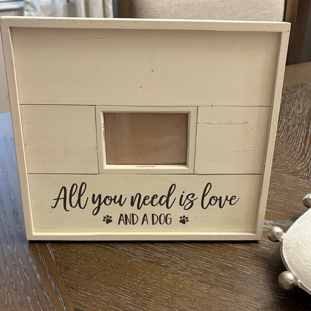 Mudpie white wooden dog frame 9.5” X 11”